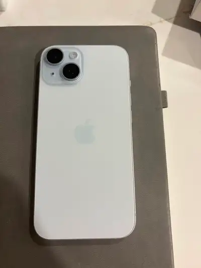 iPhone 15 white in colour and is in great condition was in a case. Battery life is normal no cracks...