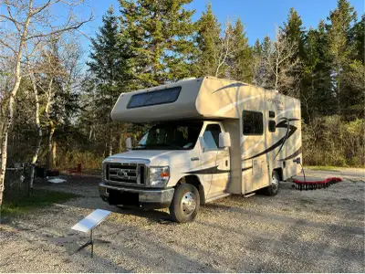Located just outside St. Albert, Alberta If you’re looking for a compact, easy-to-drive motorhome wi...