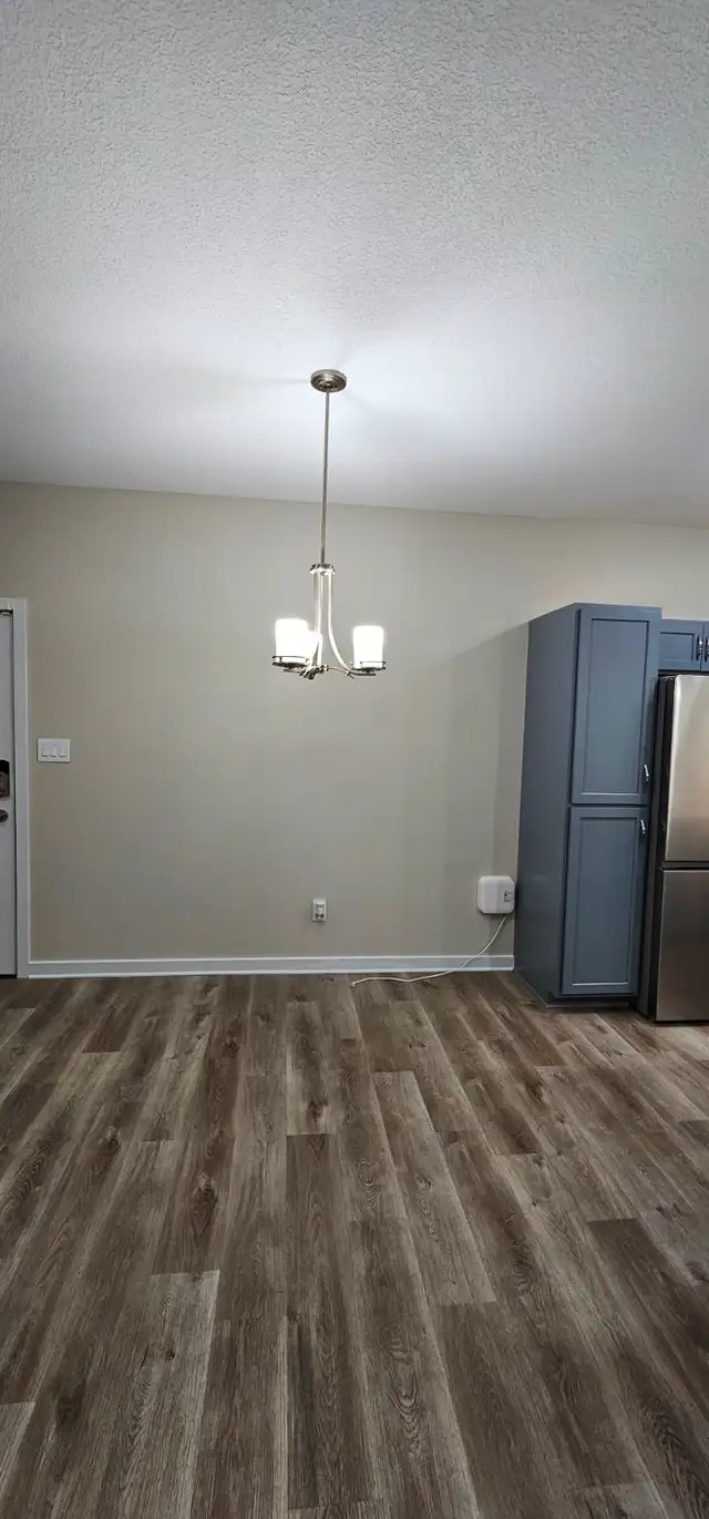 Move-In Ready 2-Bed, 2-Bath Condo in Ambleside in Long Term Rentals in Edmonton - Image 13