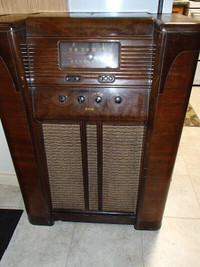 Vintage Floor Model Radio