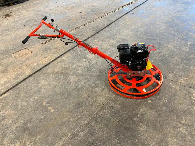Conmec CT430 Edging Concrete Power Trowel! in Power Tools in Belleville - Image 2