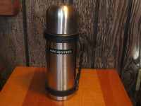 Thermos ARCOSTEEL de 11,5 pouces de hauteur.