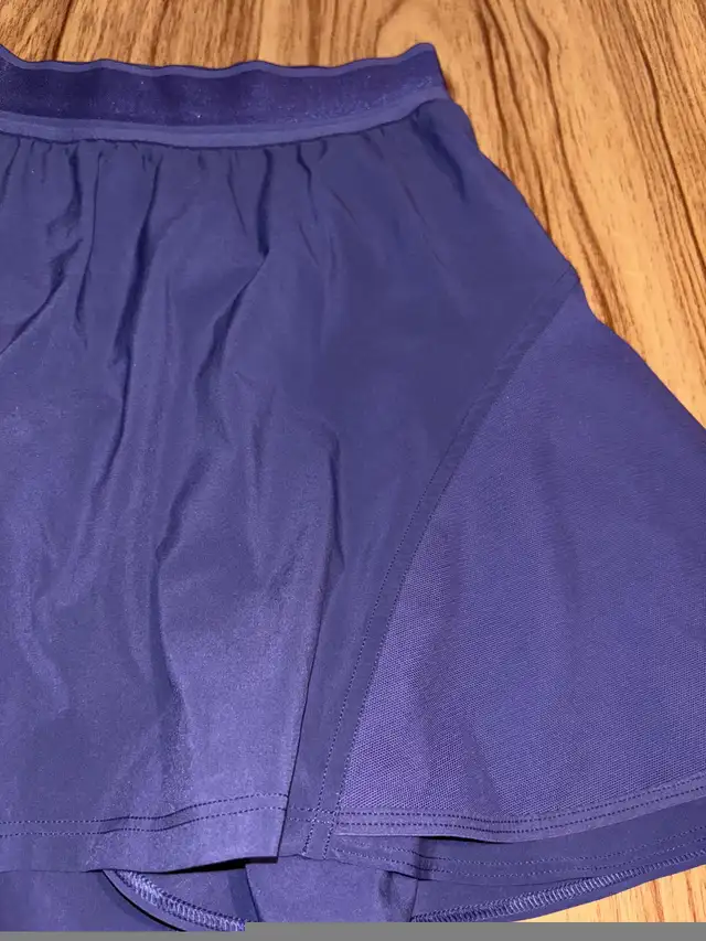 Lululemon Skirt Size 4 (xsmall) in Women's - Bottoms in City of Toronto - Image 4