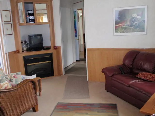 Stunning Waterfront Sherkston Shores Cottage with low fees. in Houses for Sale in St. Catharines - Image 4