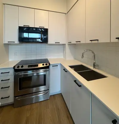 Newly renovated one bedroom, one bathroom condo unit in the heart of Richmond Hill. Nine-foot high c...
