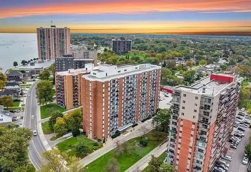 Spacious, updated condo in one of the city’s most sought-after locations on Riverside Drive. The uni...