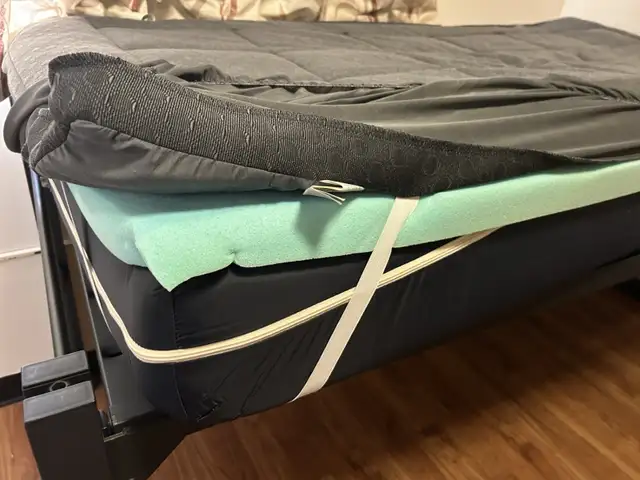 3" Twin XL 2-in-1 Mattress Topper in Beds & Mattresses in Oshawa / Durham Region - Image 6