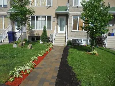 Maison de Ville, St Vincent de Paul, Laval, Qc, maison sur 2 etages tres lumineuse,Cour avant et bea...