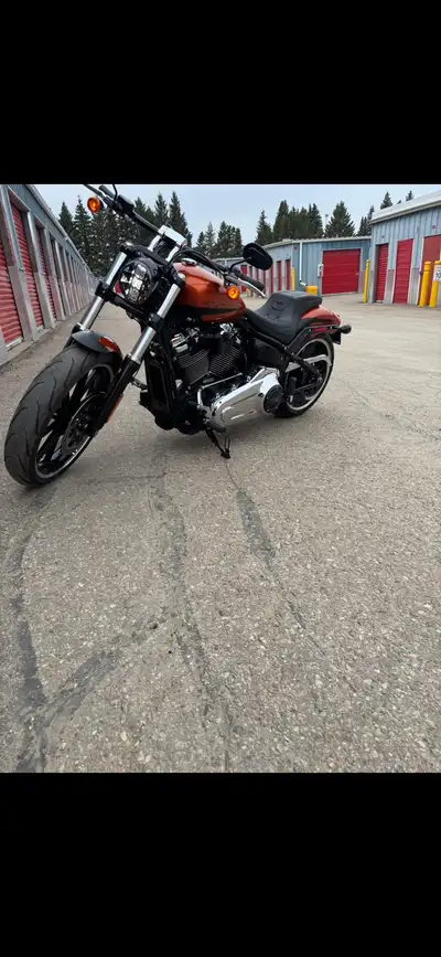 Harley Davidson breakout 114 excellent condition new rubber fresh oil change ready to go serious inq...