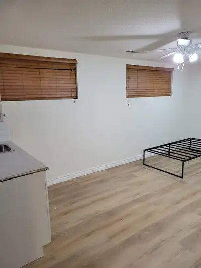 Studio basement with a separate entrance located in a very quiet neighborhood near Conestoga college...