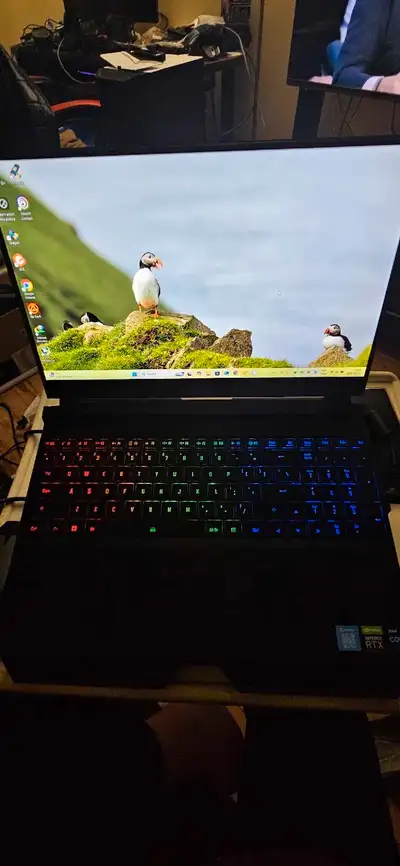 Comme neuf gigabyte avec sa boîte et tout.... Cpu i7 12700H ram 32gb ddr4 vga rtx 3070 écran 15.6 14...