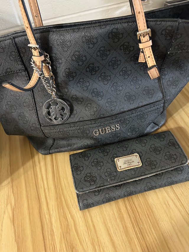 Guess purse & wallet | Women's - Bags & Wallets | Edmonton | Kijiji
