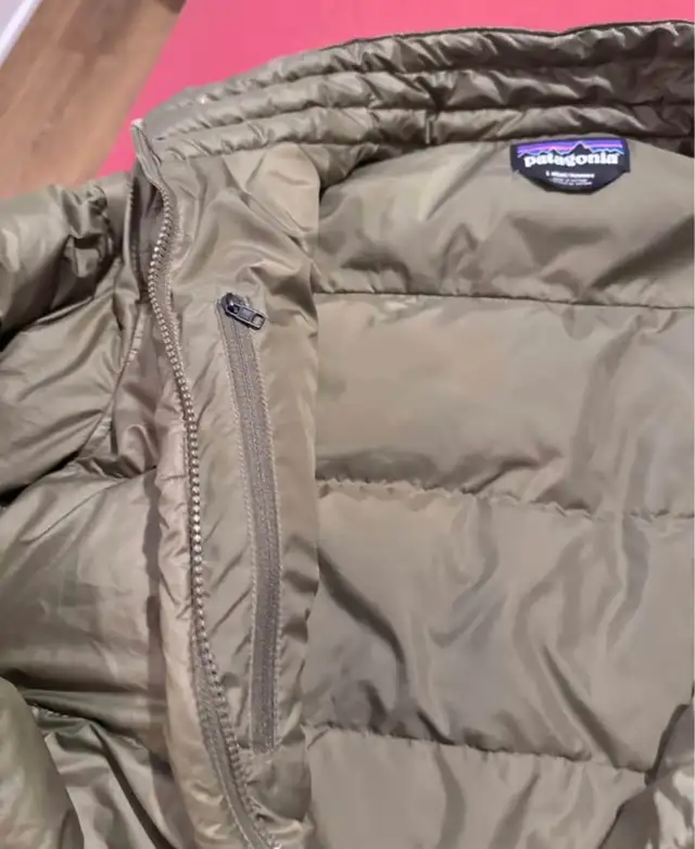 Patagonia Down Jacket in Men's in Mississauga / Peel Region - Image 3
