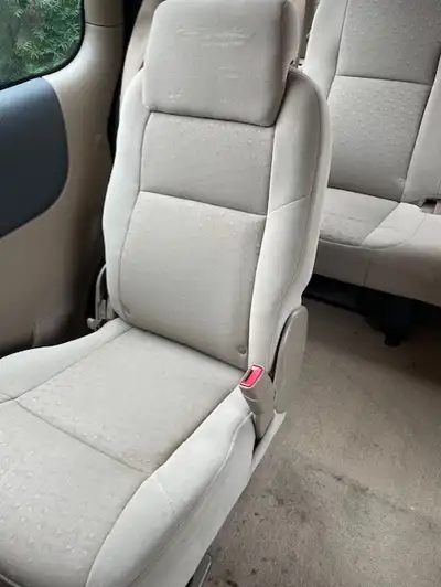 2009 Chev Uplander seats & floor mats, seats $ 80 each, 4 floor mats $ 100