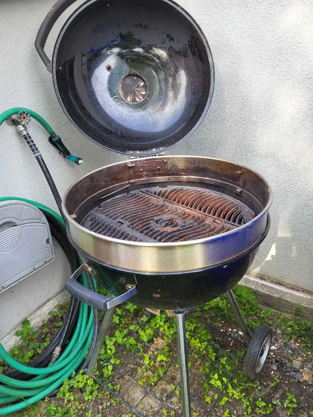 BBQ avec priquet d allumage  in BBQs & Outdoor Cooking in Granby - Image 3