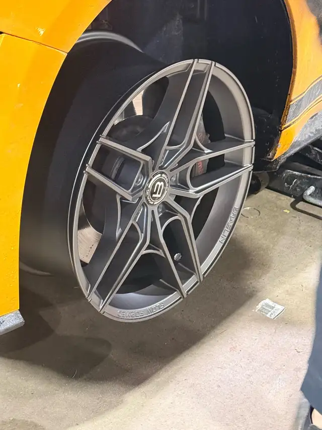 ONlY 500 km！ mustang 19 inch rims with winter tires in Other Parts & Accessories in City of Toronto - Image 4