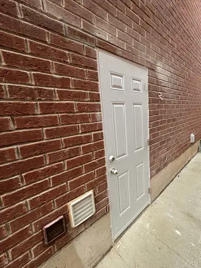 Separate Entrance 2 spacious bedrooms – both rooms with closet and with windows & natural light. 1 f...