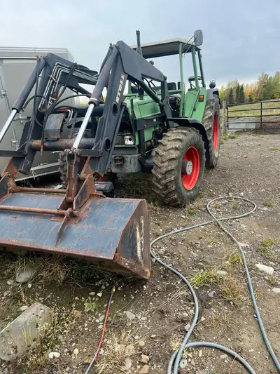 4x4 Fendt 308 w loader 5000 hrs. New starter