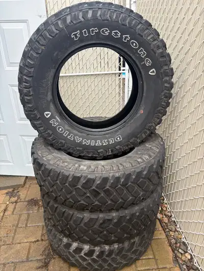 4 pneus LT 255/75R/17 M+ S Firestone destination avec 13/32