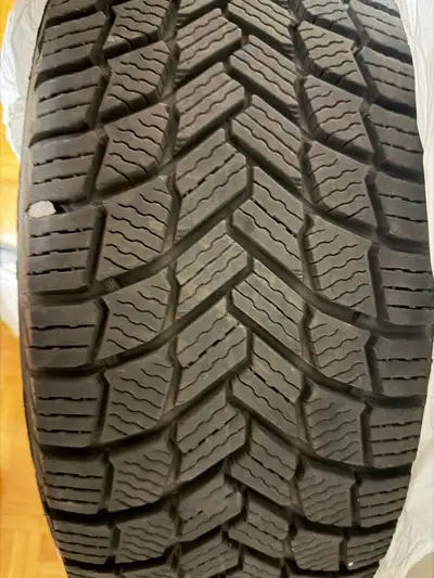 michelin Winter tires. 205/55/R16. It’s New have only used 4 months.