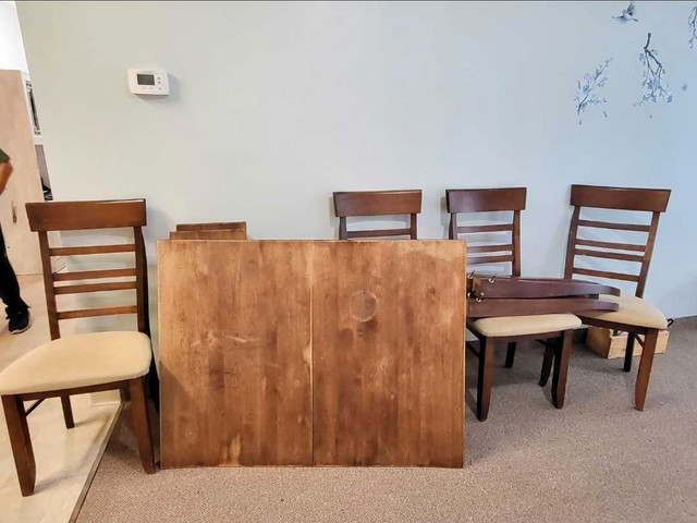 Table and 4 Chairs in Dining Tables & Sets in Owen Sound - Image 2