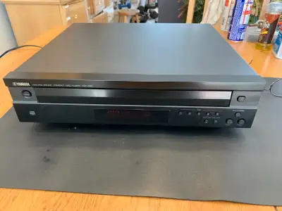 Yamaha CDC-585 CD 5 disques avec sa manette, View more