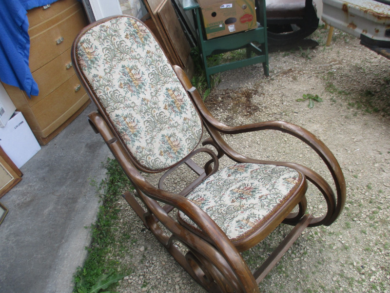 1980s BENTWOOD ROCKING CHAIR 60. TAPESTRY BACK / SEAT VINTAGE Arts & Collectibles Winnipeg