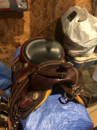 Half synthetic western trail saddle