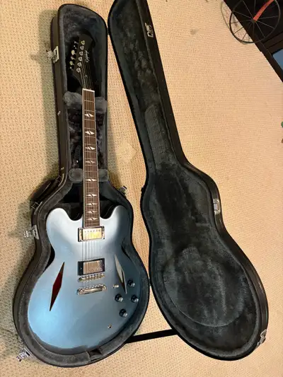 Dave Grohl DG-335 Electric Guitar with Hardshell Case, View more