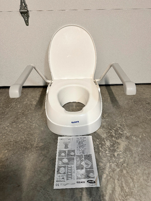 AquaTec elevated toilet seat in Health & Special Needs in Chilliwack - Image 2