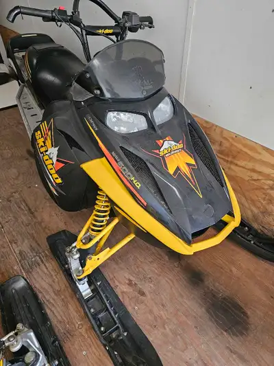 2003 skidoo 600HO 144 track. Needs new track. $ 1500 obo. 8372km