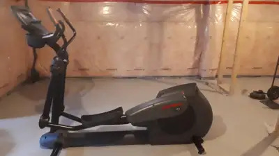 ELLIPTICAL - Life Fitness X9i, View more