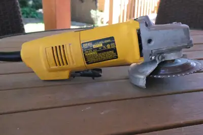 Dewalt Angle Grinder (Corded) Modewl: DW402 Blade Size: 4-1/2-Inch