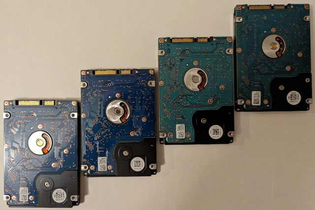 Disques durs Hitachi Hard Drives - 500GB / 2.5" (4) dans Composants de système  à Ville de Montréal - Image 2