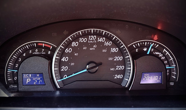 Toyota Camry 2012 in Cars & Trucks in Mississauga / Peel Region - Image 3