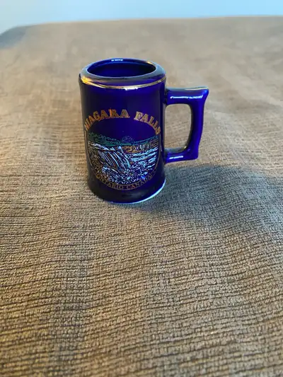 Add a touch of Niagara Falls to your mug collection with this charming souvenir! This mini mug featu...