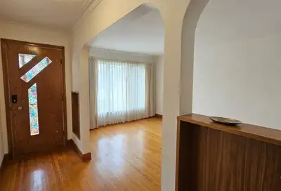 3 Bedroom 1 Bath on the Main floor near Oshawa center McLaughlin area. Its available for either shor...