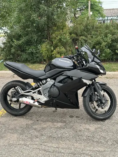 *READ DESCRIPTION* Looking to sell my 2011 KAWASAKI NINJA 400r with ONLY 20,395 kms on the bike. I’v...