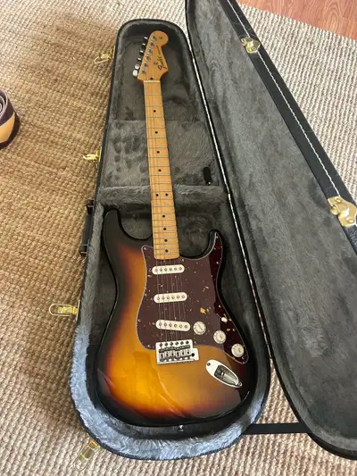 2008 MIM Fender Strat Set up at L&M New hard shell case bought at L&M Also I have original white pic...