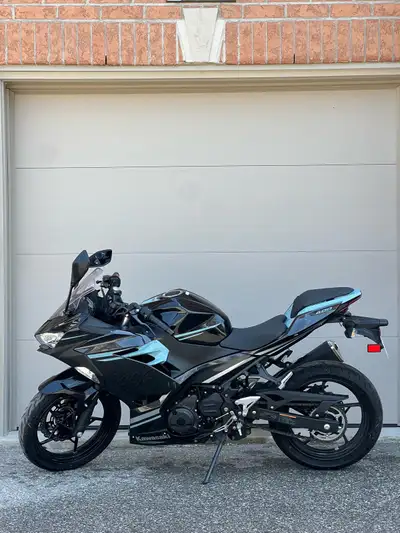 2020 Kawasaki Ninja 400 ABS Special Edition * Only 5,288 km (low km) * 1 owner (female owner) * Full...