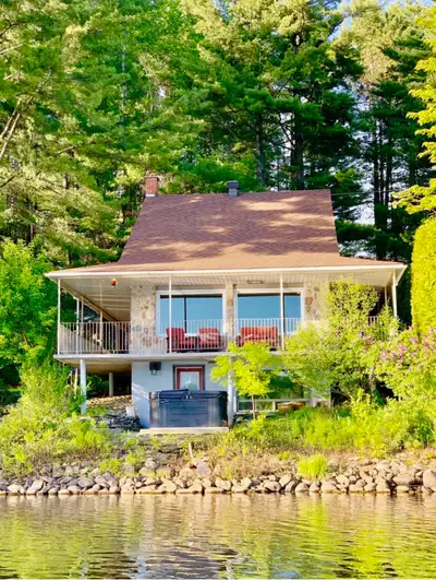 CITQ 299248 Venez séjourner dans ce chalet pittoresque au bord de l'eau, parfait pour une escapade r...