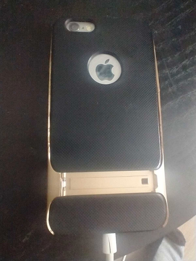 Iphone 6S 32gb, charger comes with new cover in Cell Phones in Owen Sound - Image 2