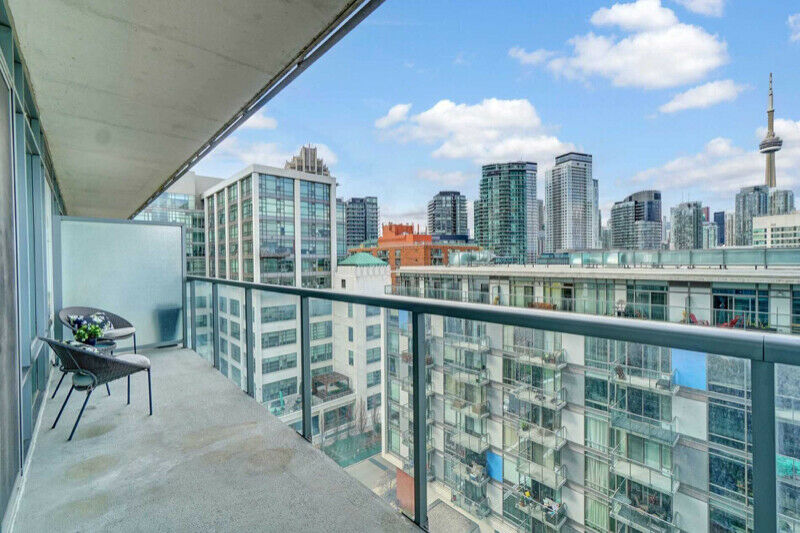 Waterfront condo w/parking,locker - $2425 2