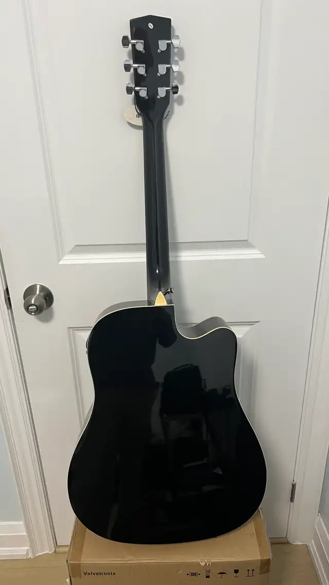 Reduced:Left handed Harley Benton acoustic/electric CLD-60SCE BK in Guitars in City of Toronto - Image 3