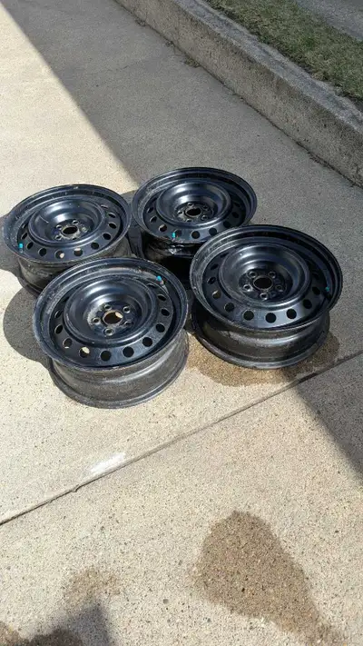 2005 Toyota Matrix OEM Steel Rims – Set of 4 Factory 16” steel rims from a 2005 Toyota Matrix Base A...
