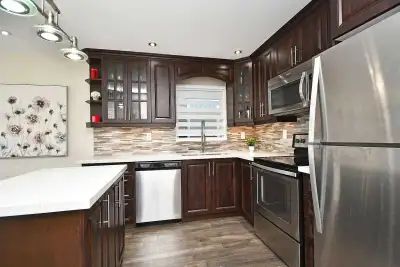 Upper Floor Of Charming Brick Bungalow. This Bright And Clean, 2 Bed Plus Office, 1 Bath, Family Hom...