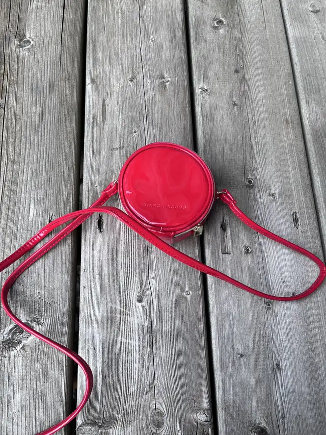 Marc Jacobs 4” Mini Red Crossbody Purse New in Women's - Bags & Wallets in Barrie - Image 2
