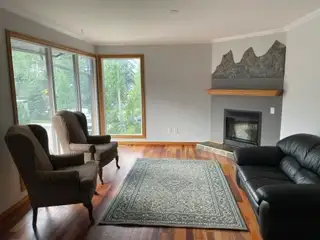 Freshly Painted 3 Bedroom Apartment for Rend - South Canmore Located within walking distance of down...