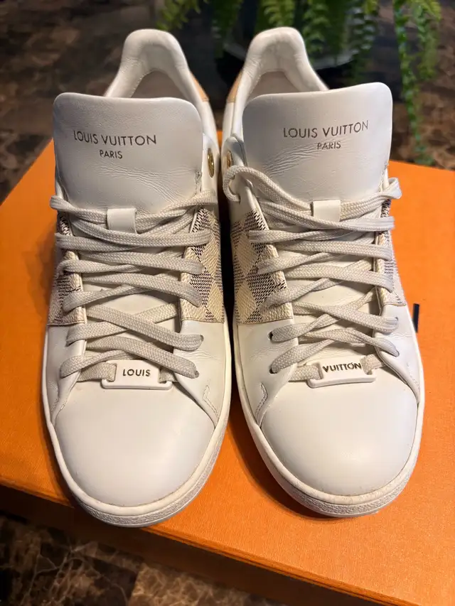 Louis Vuitton shoes64840215689090122