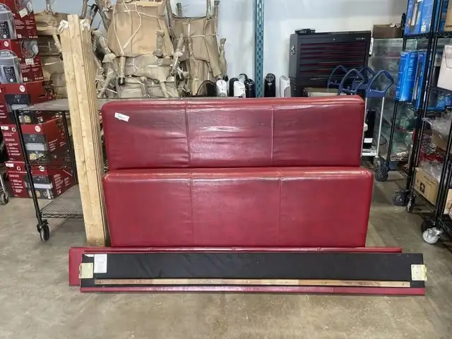 BED FRAME - QUEEN SIZE - RED LEATHER in Beds & Mattresses in Delta/Surrey/Langley - Image 7